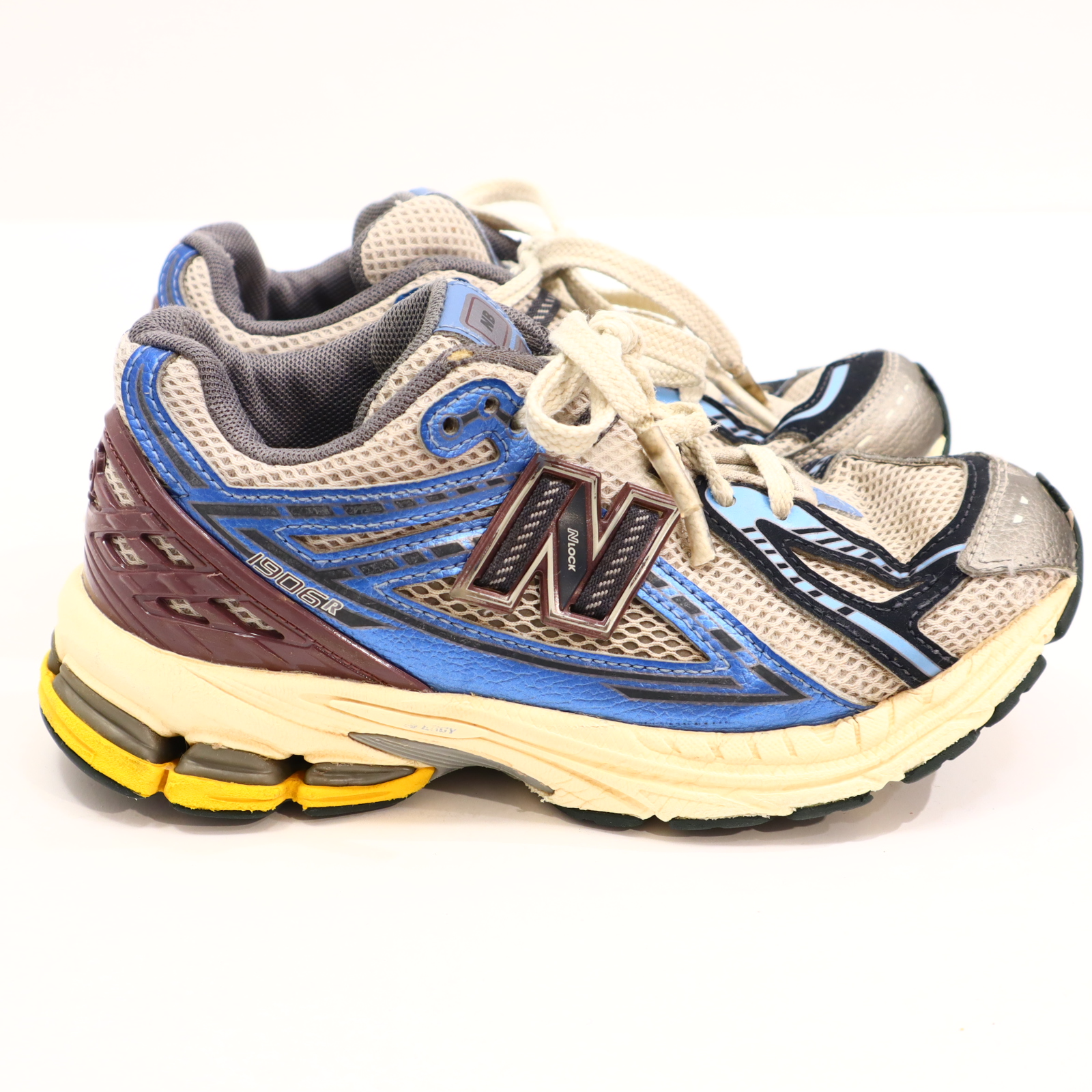 Halbschuhe new balance Schnürschuh/Sneaker 34 blau/silber/weiß Mesh leichte gleichmäßige Ablaufspuren