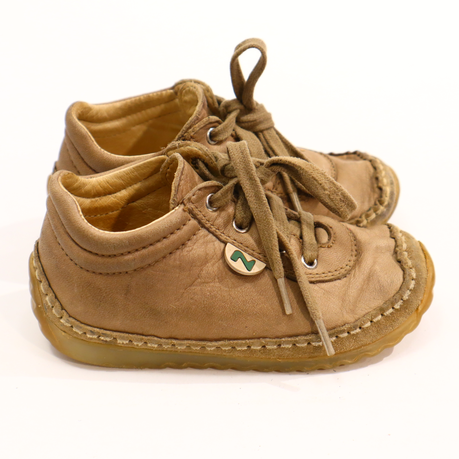 Halbschuhe Naturino Schnürschuh 24 braun Leder leichte gleichmäßige Ablaufspuren