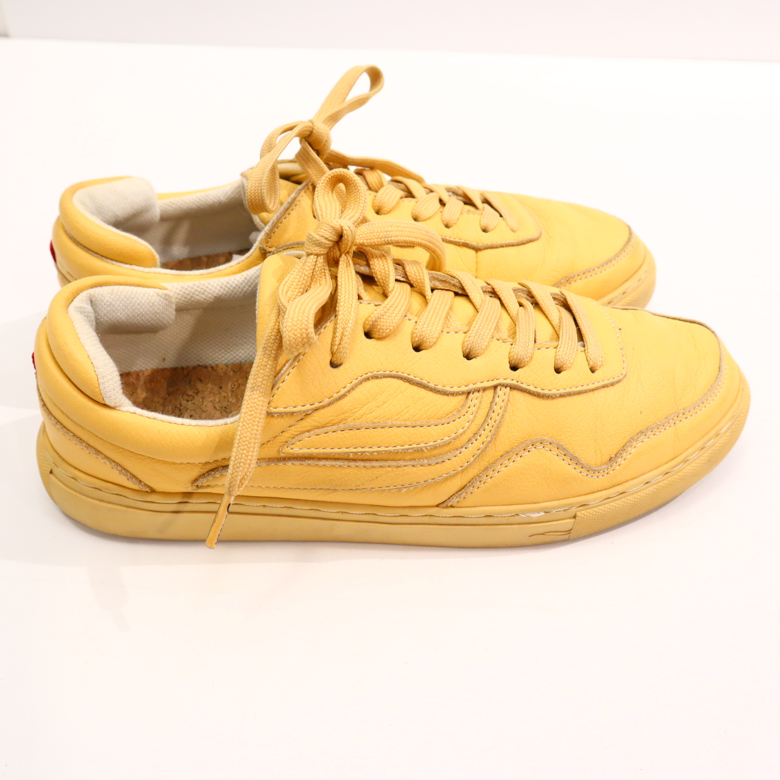 Halbschuhe Genesis 42 gelb leichte gleichmäßige Ablaufspuren