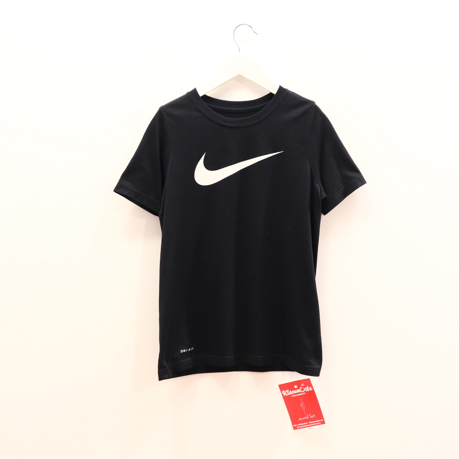 Oberteil NIKE Gr. 140/Gr. 146 kurzarm/Sportshirt schwarz Polyester/DRI-FIT Logo/Print