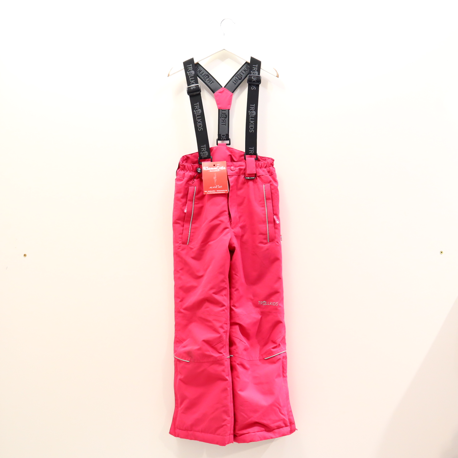 Schneeanzüge & mehr TROLLKIDS 140 Schneehose/Träger pink kl. Materialfehler!