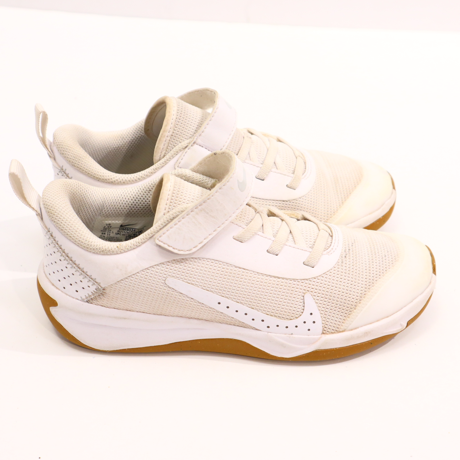 Sportschuh NIKE 34 Hallenschuh weiß Klett Mesh