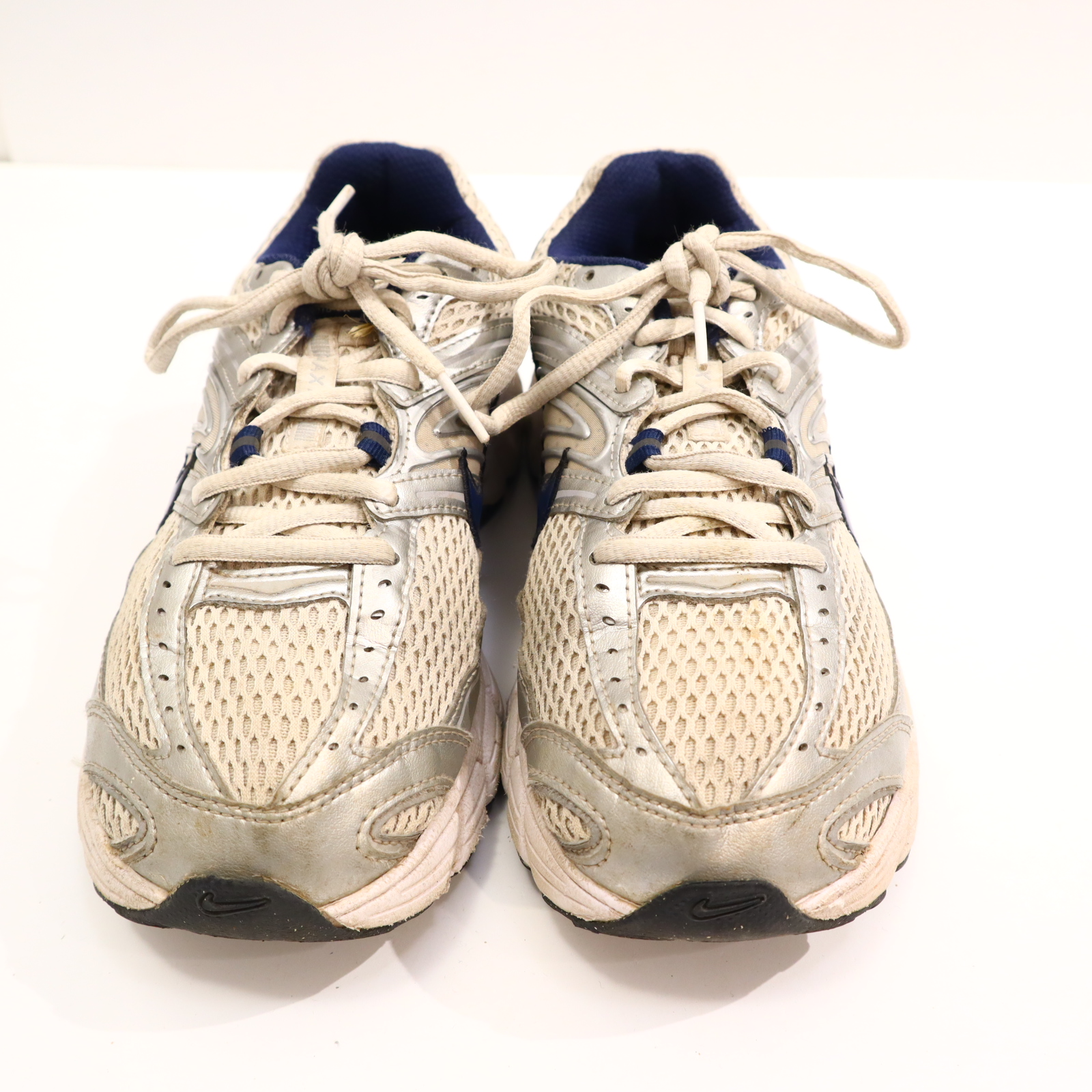 Halbschuhe NIKE Sneaker 39 blau/silber/weiß Mesh leichte gleichmäßige Ablaufspuren