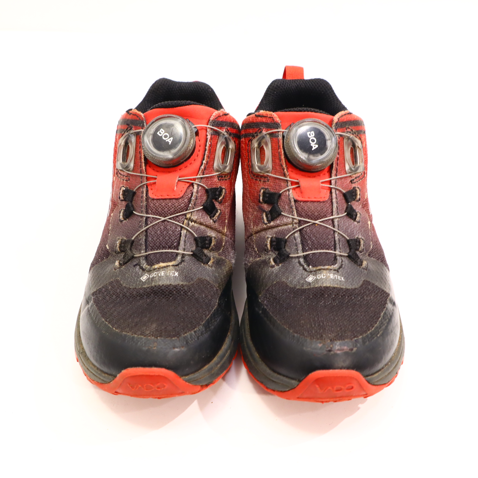 Halbschuhe VADO Low Cut 32 rot/schwarz GORETEX Herbst/Übergang leichte gleichmäßige Ablaufspuren BOA Schnellverschluß