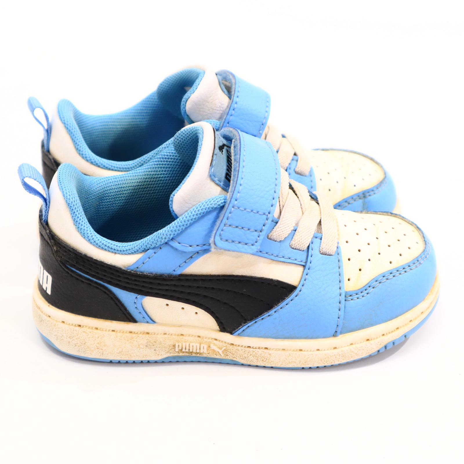 Halbschuhe PUMA Klett/Sneaker 23 hellblau/schwarz/weiß leichte gleichmäßige Ablaufspuren