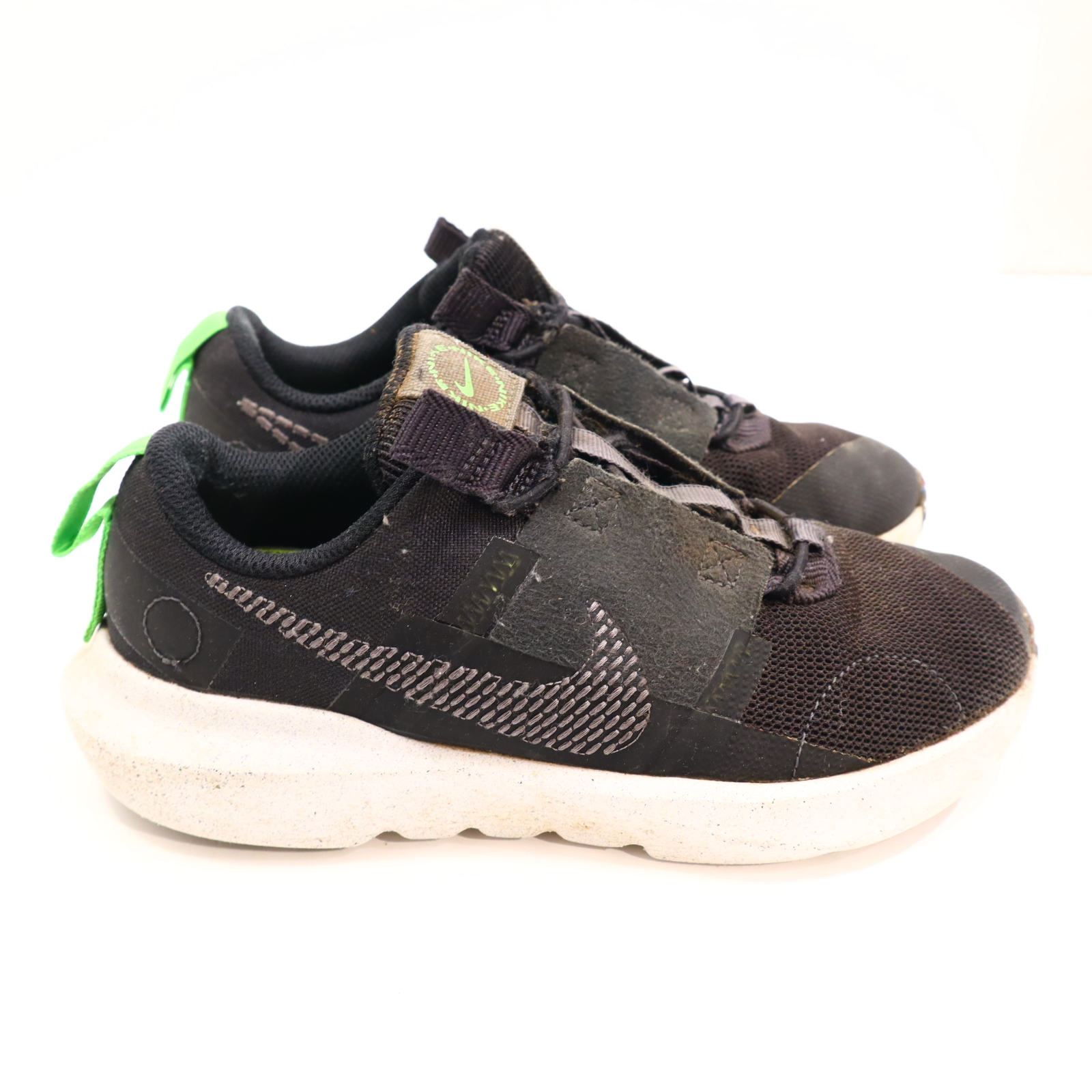 Halbschuhe NIKE Slipper/Sneaker 34 schwarz leichte gleichmäßige Ablaufspuren