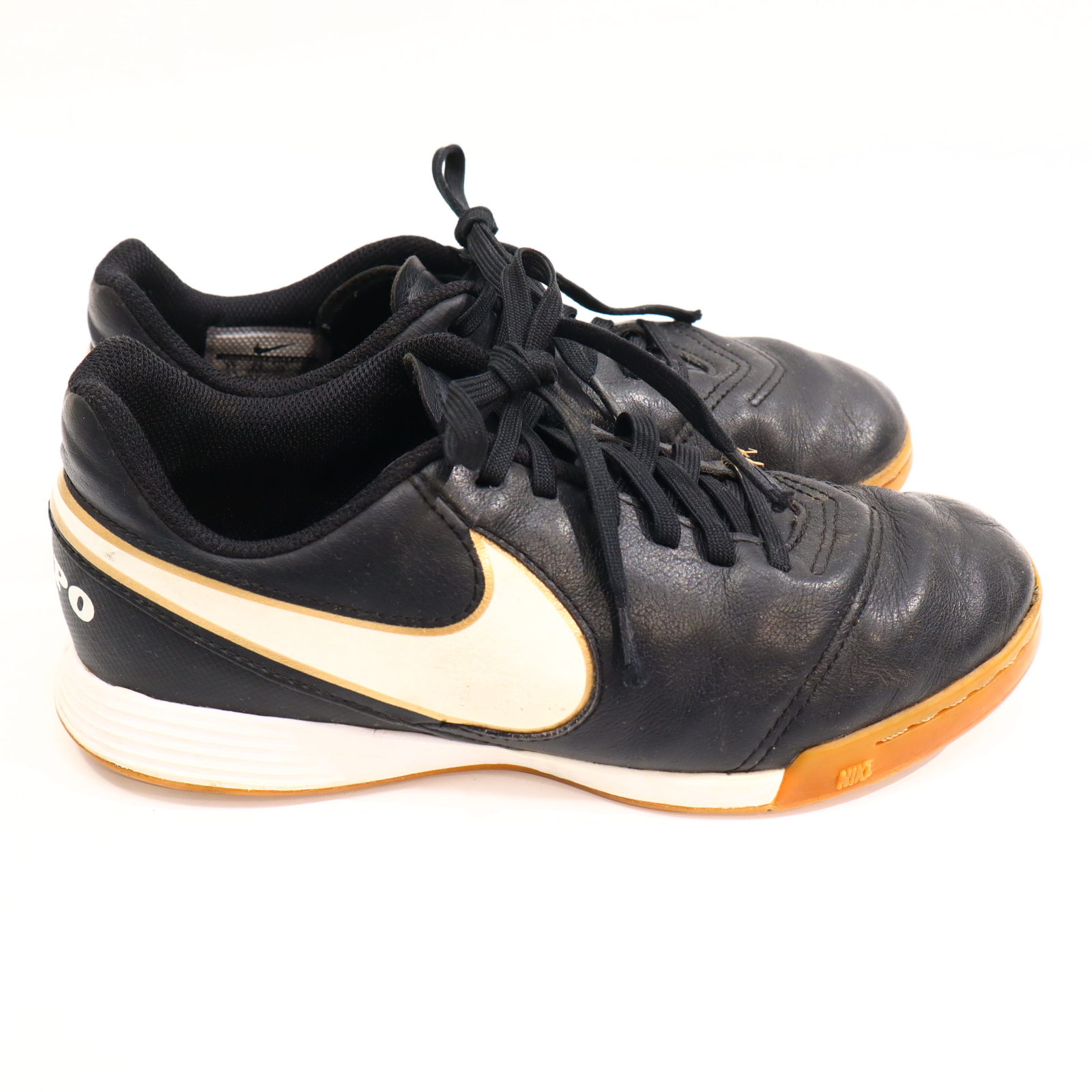 Sportschuh NIKE 35 Fußball/Hallenschuh Schnürrschuh Leder