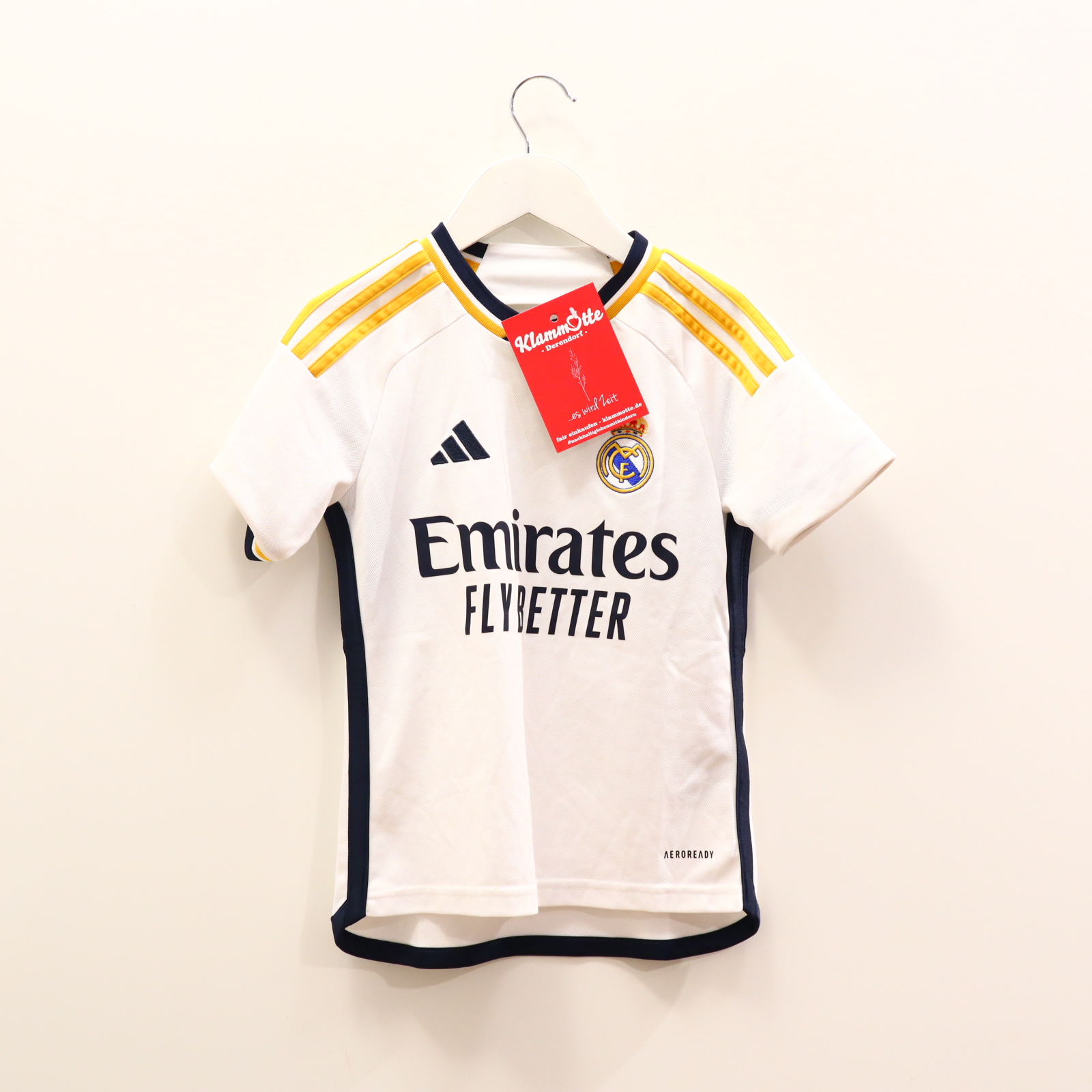 Oberteil Adidas Gr. 128 kurzarm/Trikot weiß recycelter Polyester Applikation/Logo/Print Real Madrid