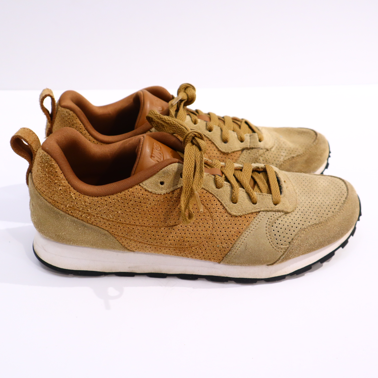 Halbschuhe NIKE MD Runner 2 Schnürschuh/Sneaker/Low Cut 42.5 beige/caramell Leder sehr gut Korksohle