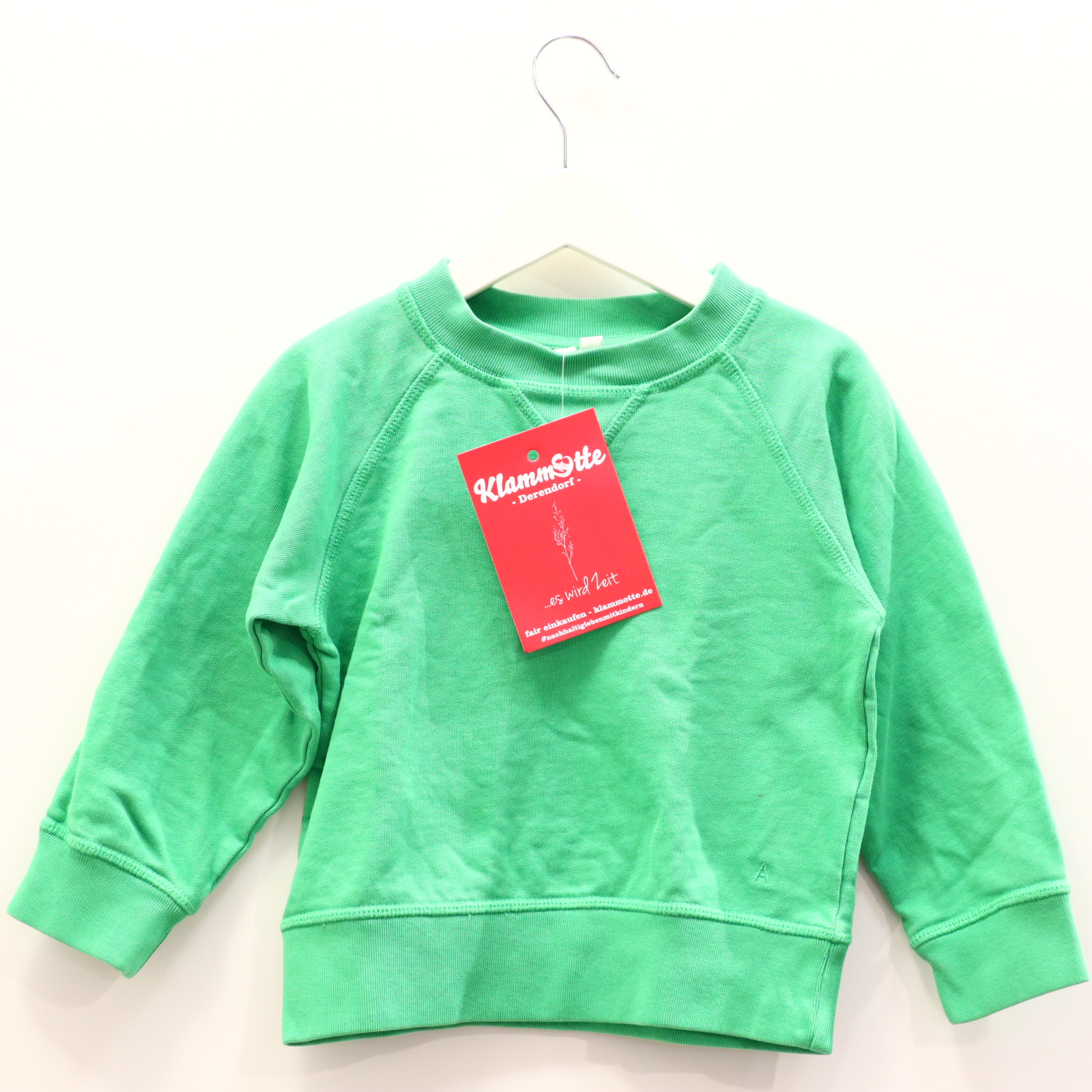 Oberteil ARKET Gr. 104/Gr. 98 Sweatshirt grün Baumwolle Logo/Stickerrei ganz kleiner Fleck!