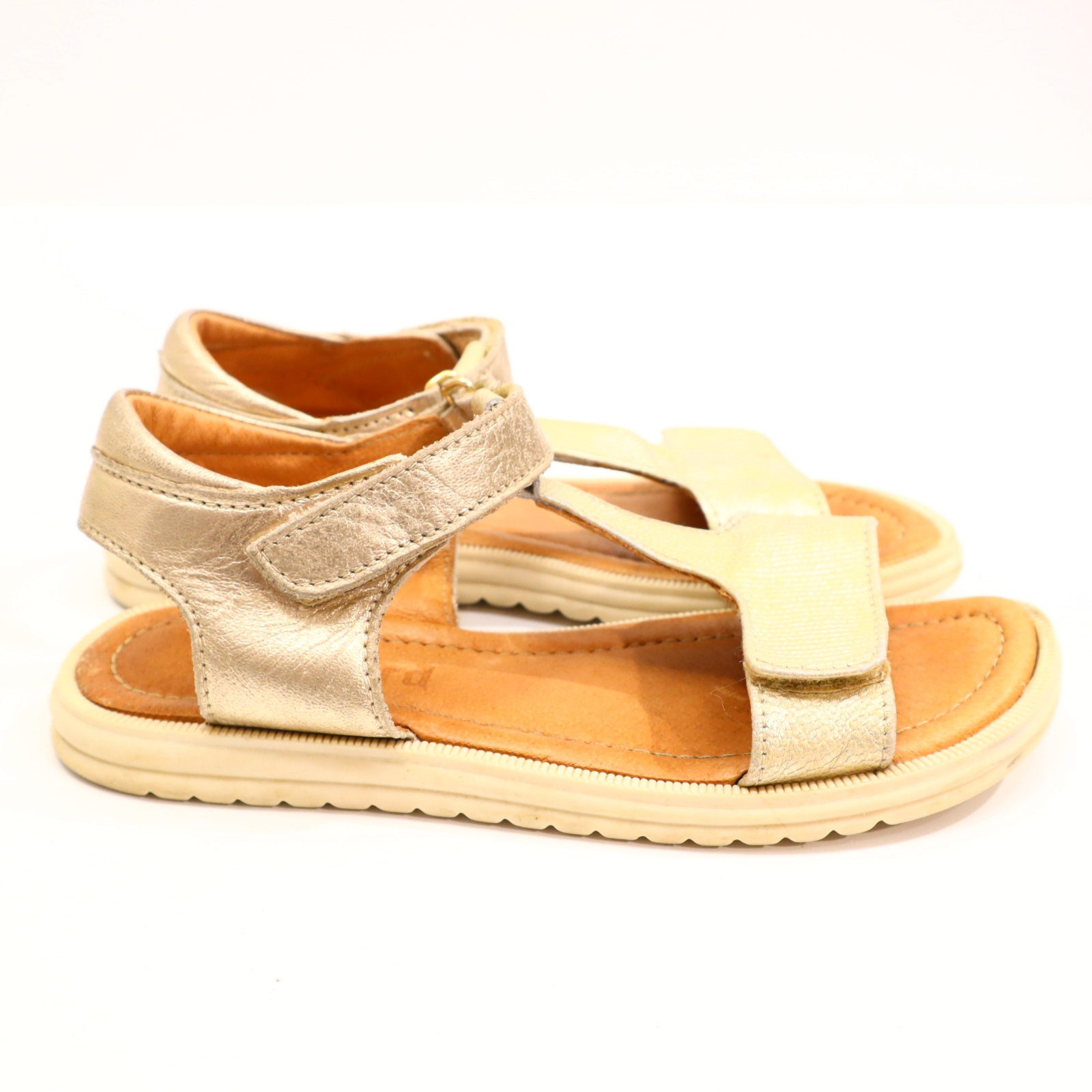 Sandalen bisgaard 33 gold Leder leichte gleichmäßige Ablaufspuren