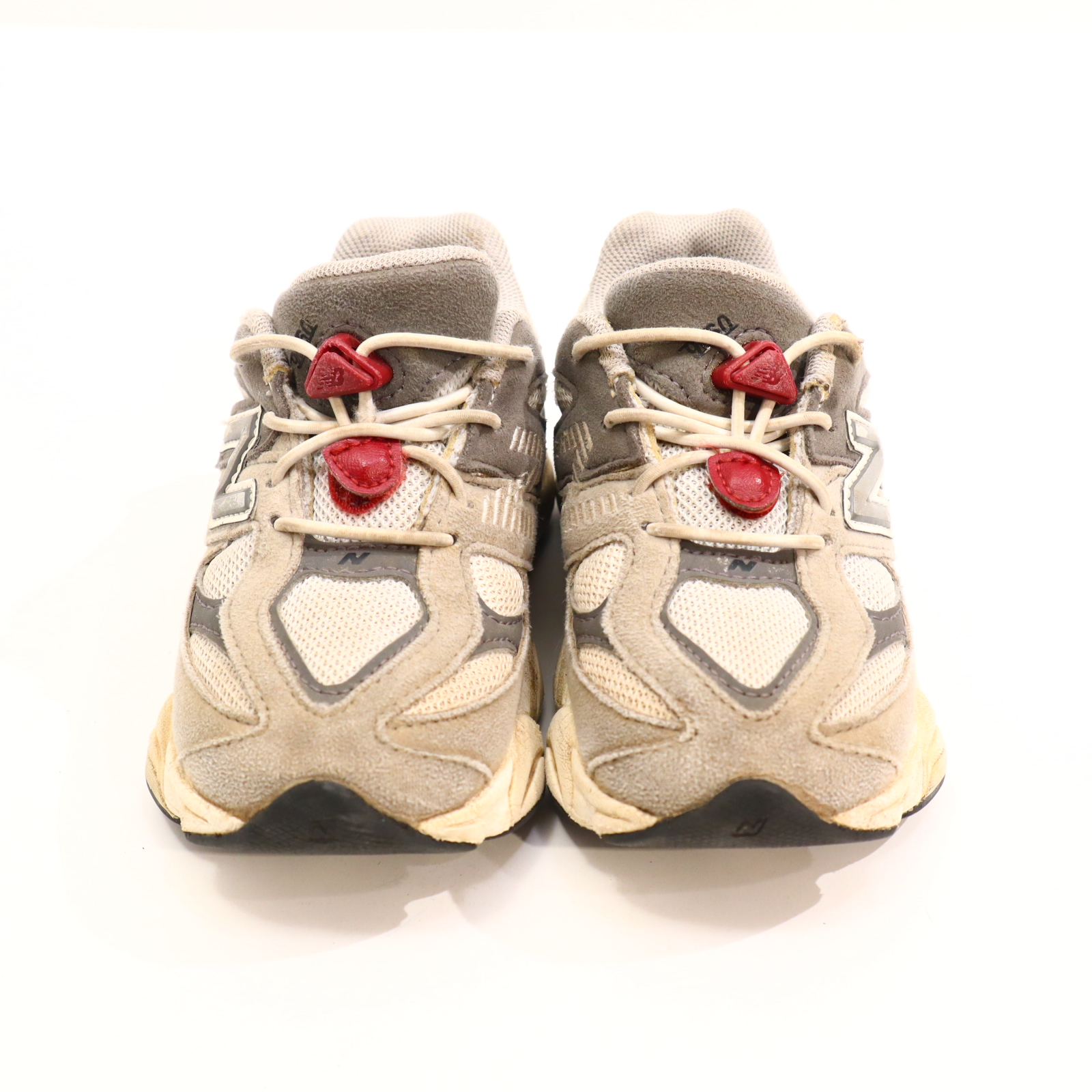 Halbschuhe new balance Sneaker 27.5 grau/weiß Mesh leichte gleichmäßige Ablaufspuren