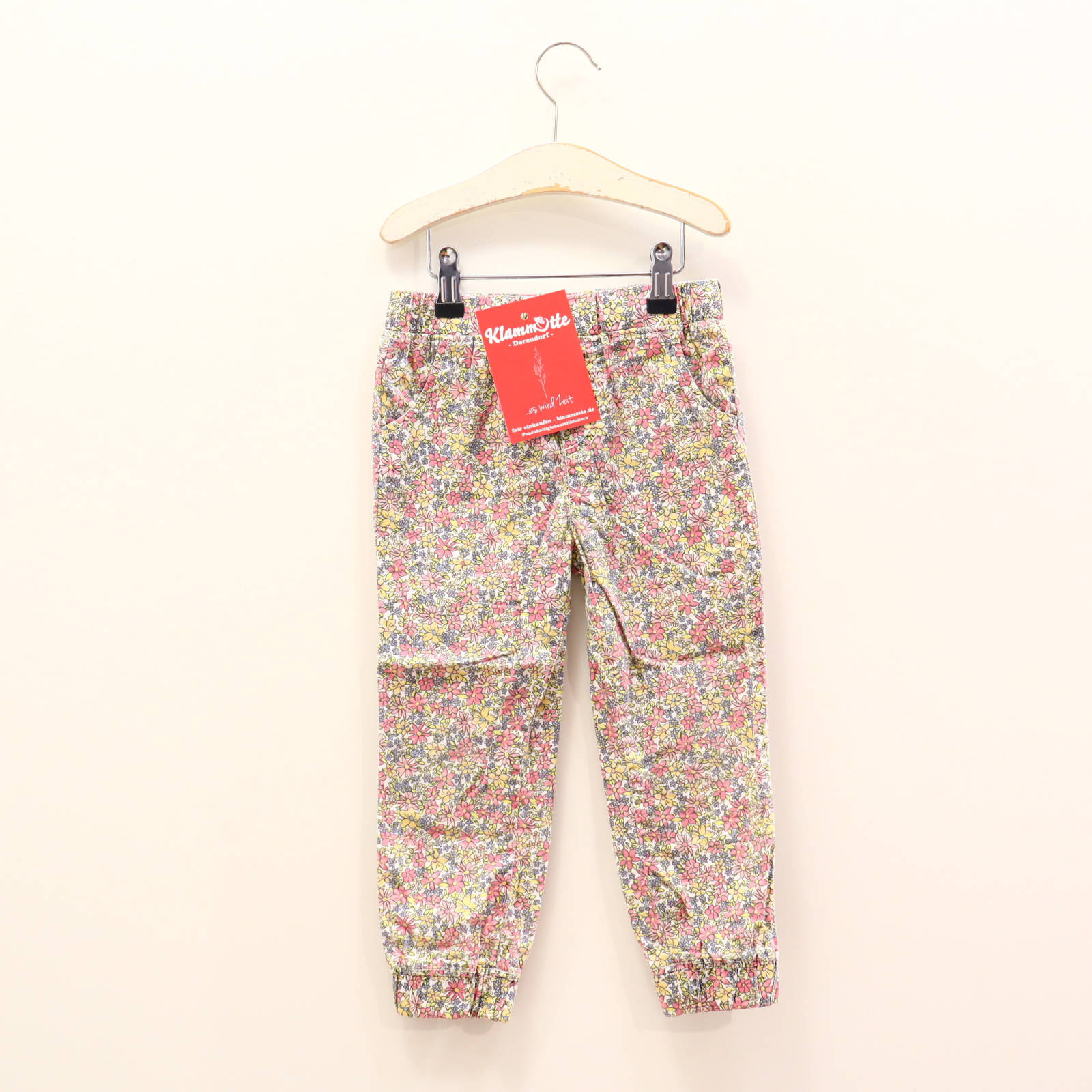 Hose TCM Jogger 98/104 bunt/creme Allover Print/Blumen Baumwolle Gummibandzug/verstellb. Bund