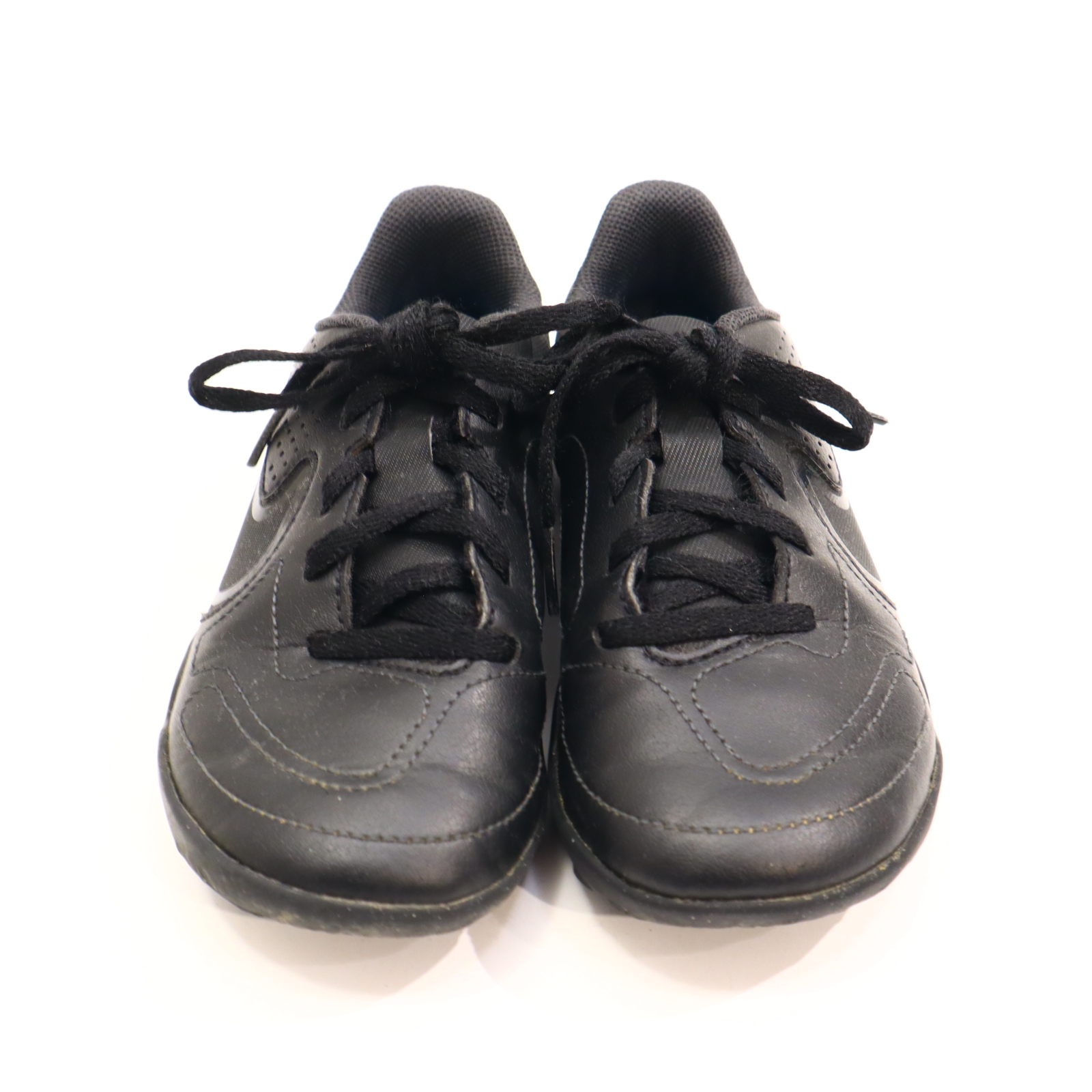 Sportschuh NIKE 31 Fußball/Hartplatz/Kunstrasenschuh schwarz Schnürrschuh leichte gleichmäßige Ablaufspuren