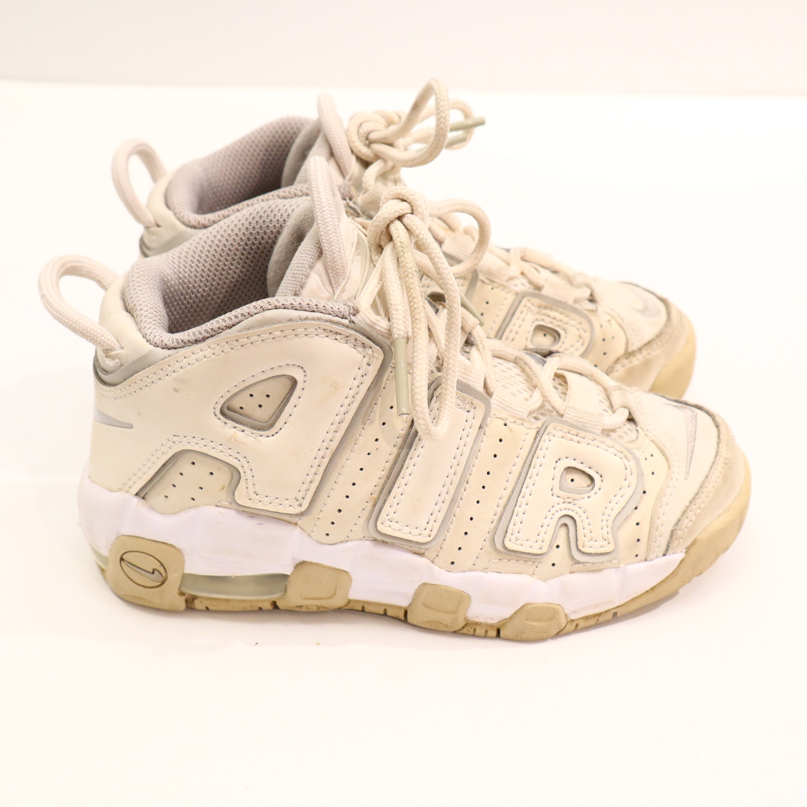 Halbschuhe NIKE Mid/Schnürschuh/Sneaker 31 weiß leichte gleichmäßige Ablaufspuren Hallen tauglich!