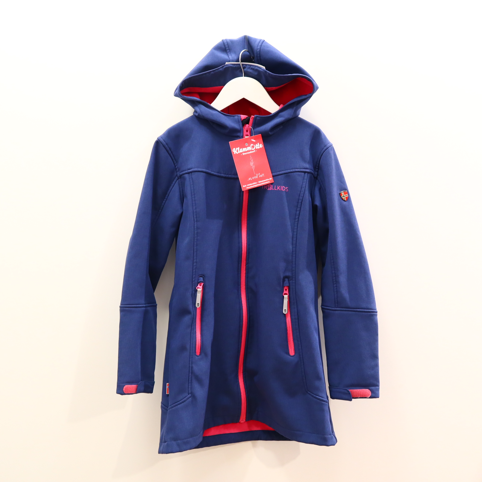 Jacke TROLLKIDS Softshelljacke/Steppjacke 152 blau/pink Applikation/Logo/Print