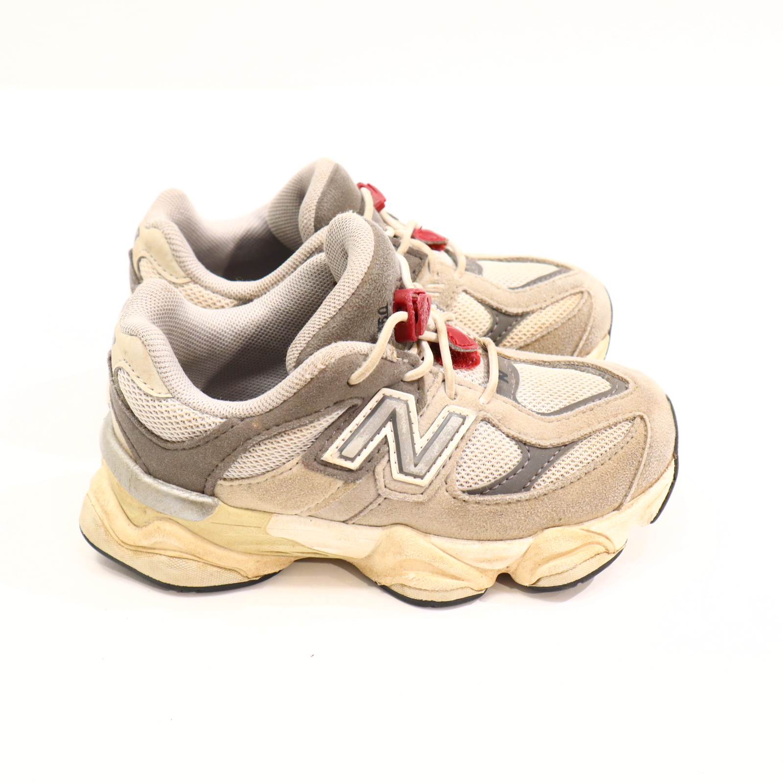 Halbschuhe new balance Sneaker 27.5 grau/weiß Mesh leichte gleichmäßige Ablaufspuren